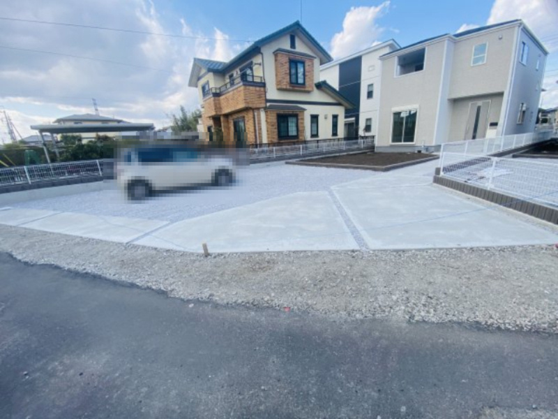新築　前橋市東善町第2　Livele Garden.S　1号棟の駐車場|現地写真　 駐車スペース広々！並列で３台置けます♪					
