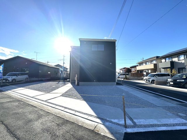新築　前橋市天川大島町第12　Livele Garden.S　2号棟の駐車場|現地写真　駐車スペースは並列2台+1台分可能です！					
