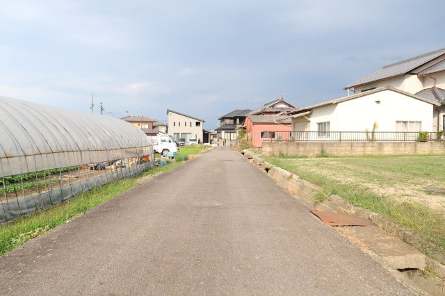 野洲市北比江　売土地①の前面道路含む現地写真