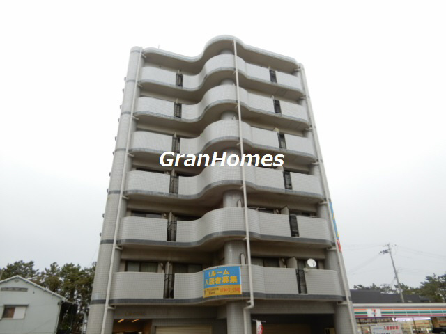 明石ヤングパレスの外観