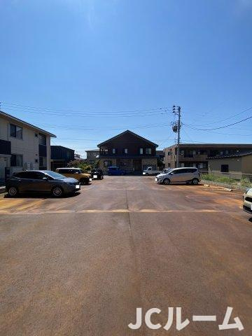 メゾン ド ポムの駐車場