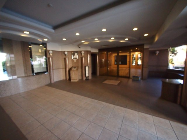 ライオンズガーデン一番町のエントランス