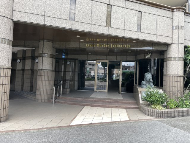 ライオンズガーデン一番町のエントランス