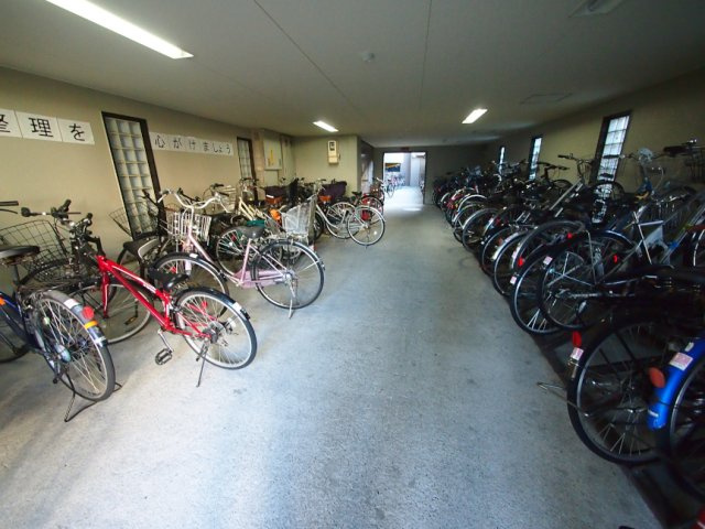 ライオンズガーデン一番町の駐車場