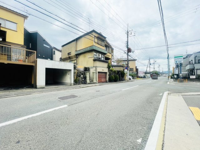 太秦朱雀町　新築一戸建の前面道路含む現地写真