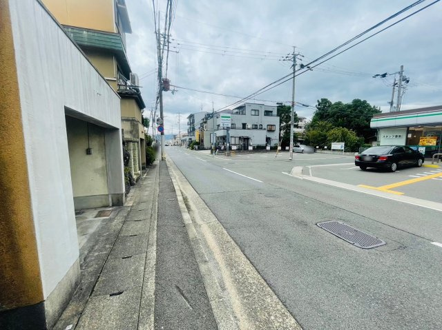 太秦朱雀町　新築一戸建の前面道路含む現地写真
