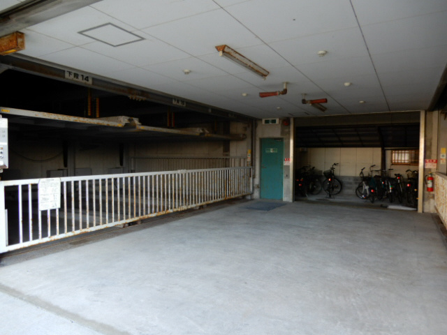 YKハイツ相生町の駐車場