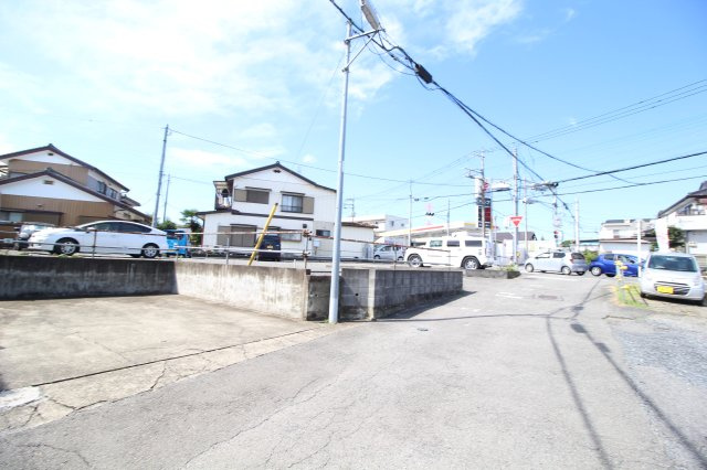 日高市高萩　建築条件なし売地　「武蔵高萩駅」徒歩4分　敷地144坪　【高萩小学区】の前面道路含む現地写真