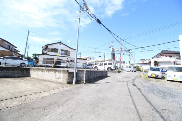 日高市高萩　建築条件なし売地　「武蔵高萩駅」徒歩4分　敷地144坪　【高萩小学区】の前面道路含む現地写真