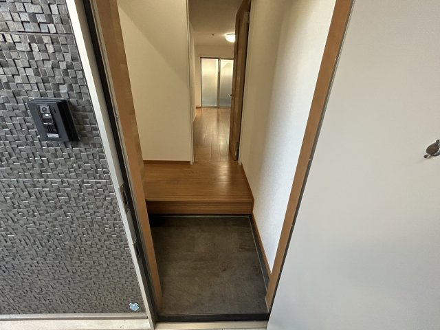 パルフラッツ王居殿の玄関