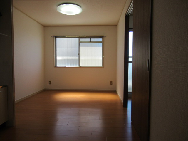 164ビルの居間・リビング