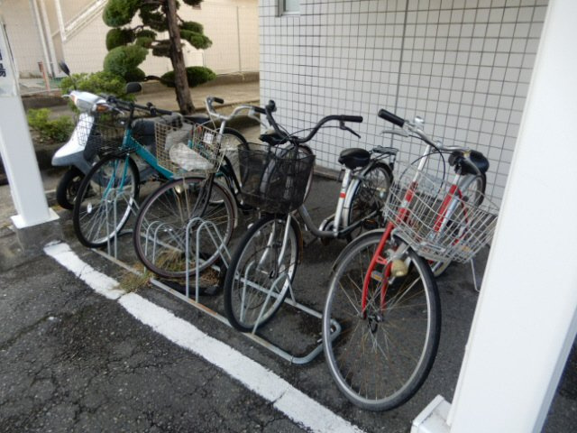 164ビルの駐車場