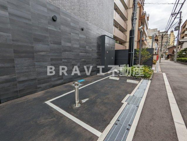 ファーストフィオーレ谷町六丁目フェリシア BRAVI不動産の駐車場