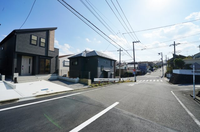 【横浜市旭区上白根１丁目16-7全２棟新築戸建てＢ棟】★仲介手数料無料★（白根小学校・今宿中学校）の前面道路含む現地写真