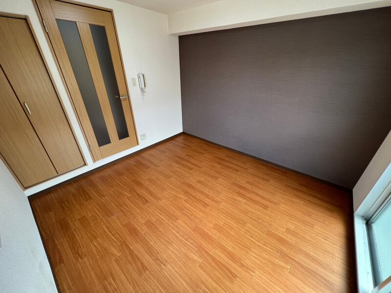 サンスイート神戸の洋室