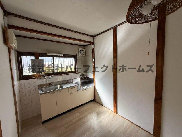 木田元宮一丁目テラスハウス　賃貸のキッチン|コンパクトなキッチンで掃除もラクラク