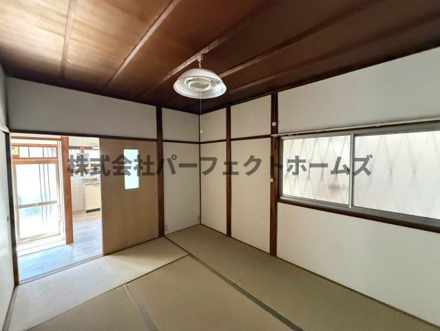 木田元宮一丁目テラスハウス　賃貸の居間・リビング|使いやすい居間です