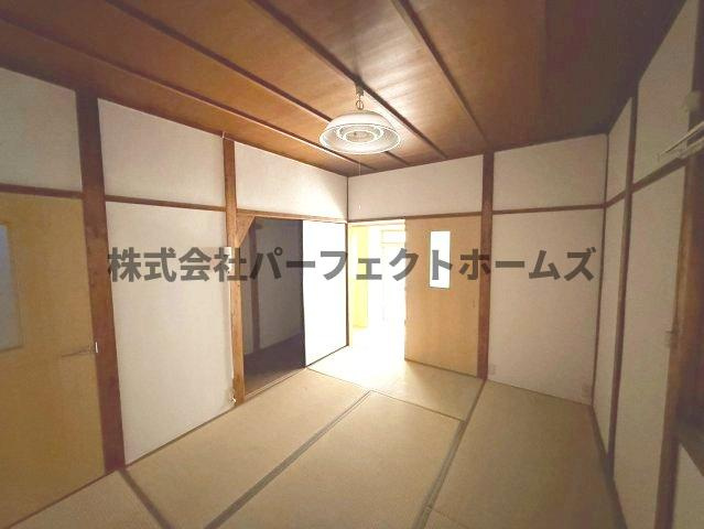 木田元宮一丁目テラスハウス　賃貸の和室|落ち着いた雰囲気の和室付きです