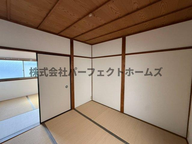 木田元宮一丁目テラスハウス　賃貸の和室|来客時にも便利な和室付き