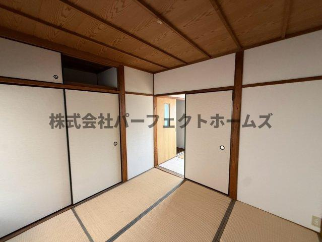 木田元宮一丁目テラスハウス　賃貸の和室|柔らかい畳が心地よい和室
