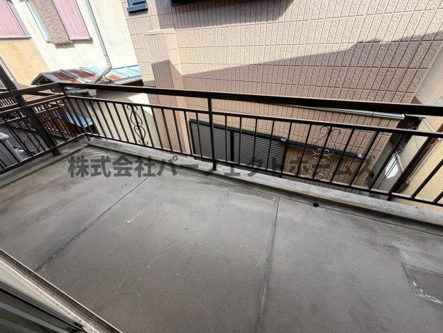 木田元宮一丁目テラスハウス　賃貸のバルコニー|暖かな日差しのふりそそぐバルコニー
