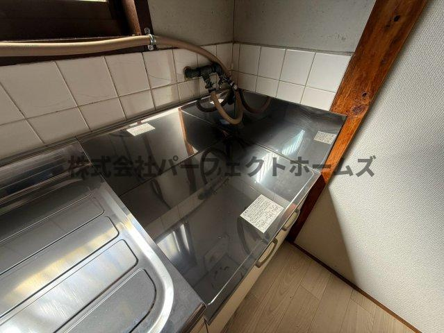 木田元宮一丁目テラスハウス　賃貸のキッチン|コンパクトなキッチンで掃除もラクラク
