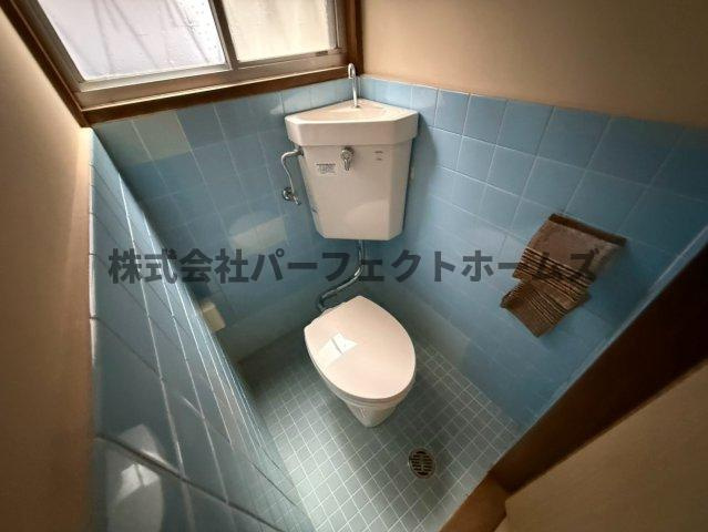 木田元宮一丁目テラスハウス　賃貸のトイレ|清潔感のあるトイレです