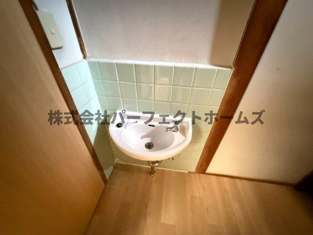木田元宮一丁目テラスハウス　賃貸の洗面所|コンパクトで使いやすい洗面所