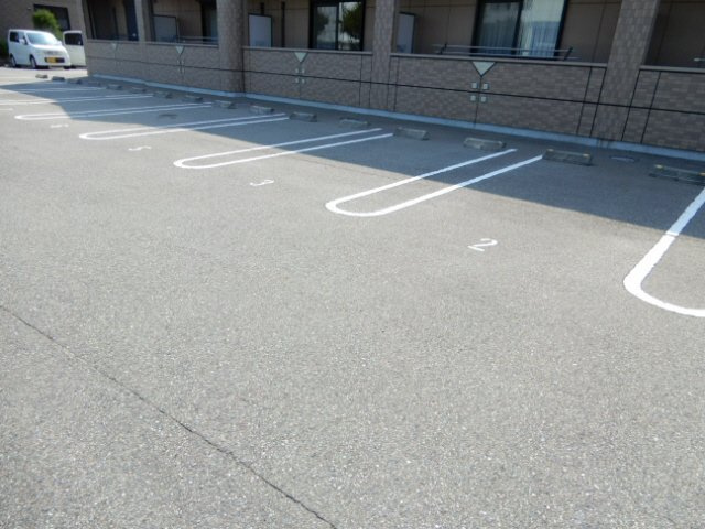 Ｗｅｓｔ Ｈｉｌｌｓ 壱番館の駐車場