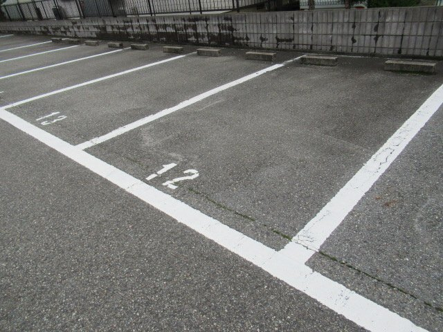 エスポアスズキの駐車場