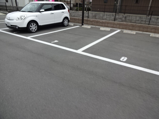 アレッタディモーラの駐車場