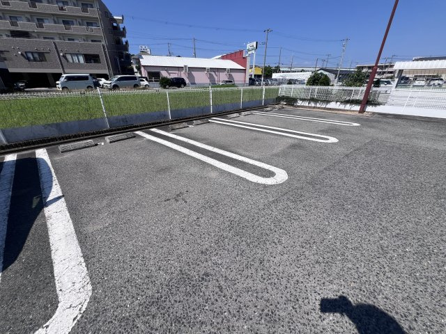 神戸市西区北別府１丁目の賃貸マンションの駐車場