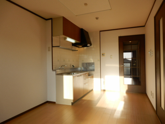 神戸市西区伊川谷町有瀬の賃貸マンションの居間・リビング