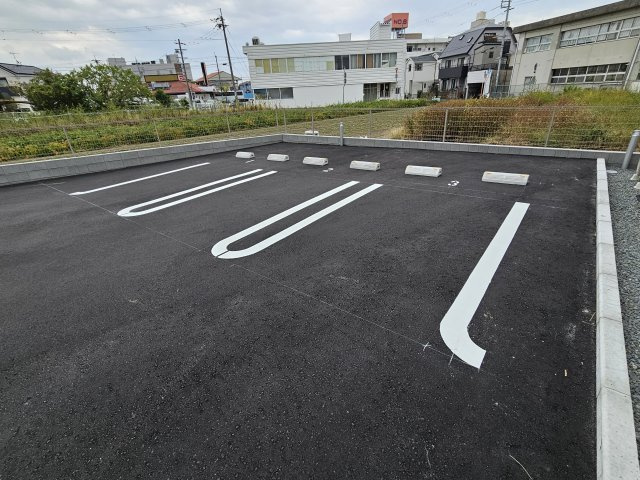 明石市西明石北町１丁目のアパートの駐車場