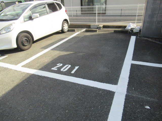 ロイヤルシャルムの駐車場