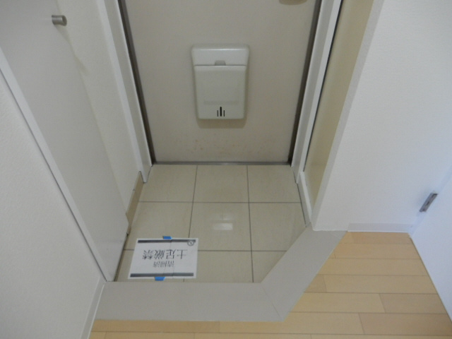 ラムール西舞子の玄関