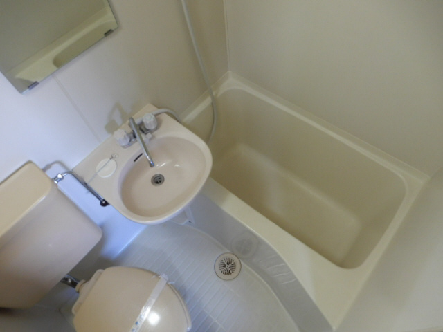 ラムール西舞子の浴室