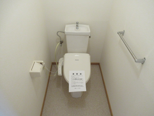 加古川市加古川町粟津の賃貸マンションのトイレ