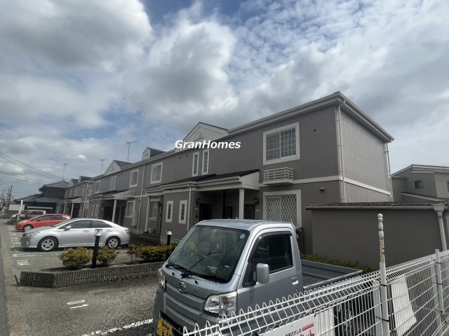 加古川市東神吉町西井ノ口のアパートの外観
