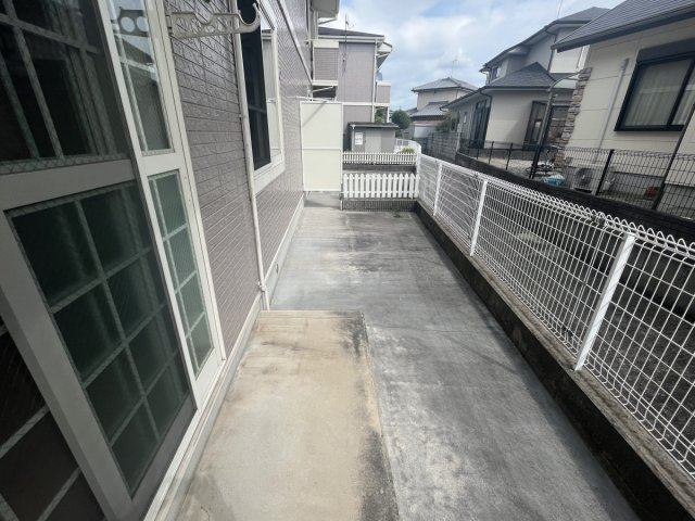 加古川市東神吉町西井ノ口のアパートのバルコニー
