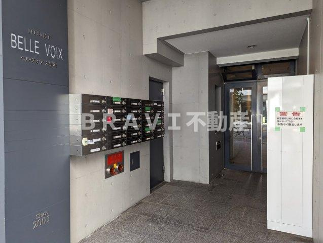 ベルヴォア大手通 BRAVI不動産のエントランス