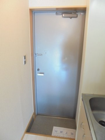 国府台三番館の玄関