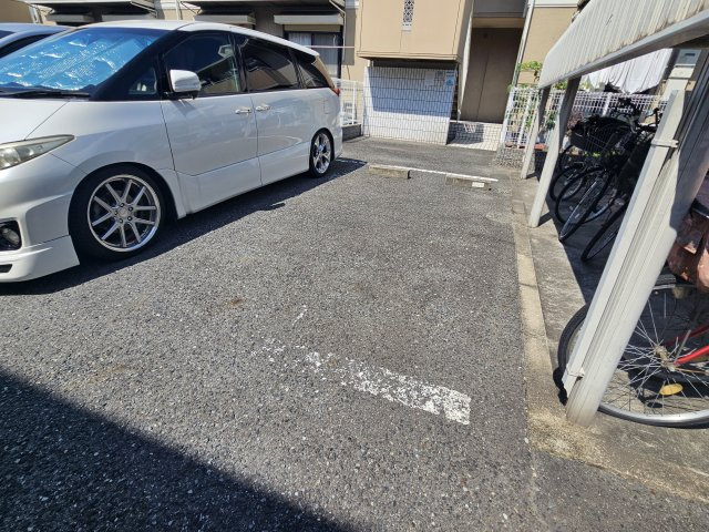 ルミエール二見　B棟の駐車場