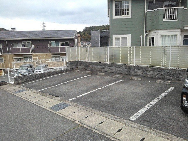 ブルーマウンテンⅢの駐車場