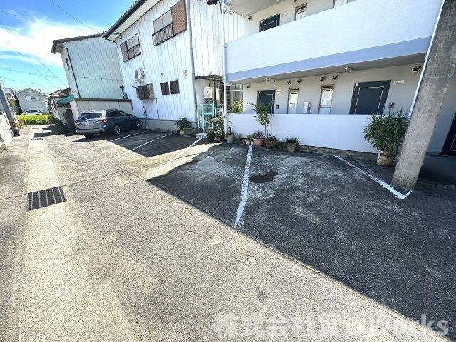 プレジデント吉野本町の駐車場|駐車場があるので、車を買う予定の方も安心です