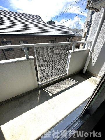 プレジデント吉野本町のバルコニー|外からの目が気にならないバルコニーで洗濯物が干せます