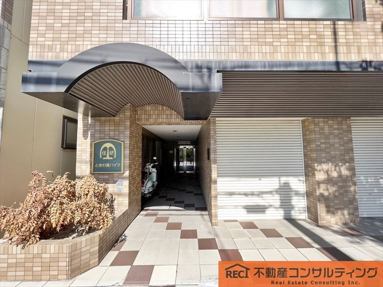 ときわ灘ハイツのエントランス|水道筋商店街も徒歩圏内
