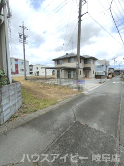 【前面道路含む現地写真】 | 瑞穂市生津外宮前町1丁目　売地 | 建築条件無し♪穂積駅から徒歩12分♪187坪の土地♪