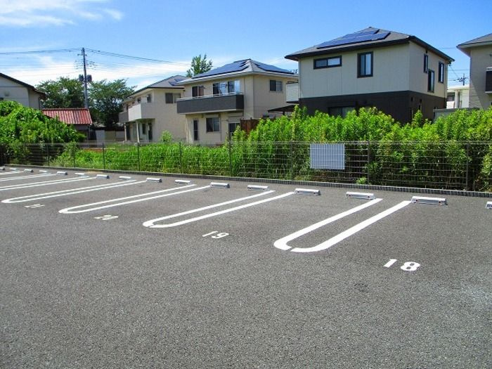 ビッグベン・ラピスの駐車場