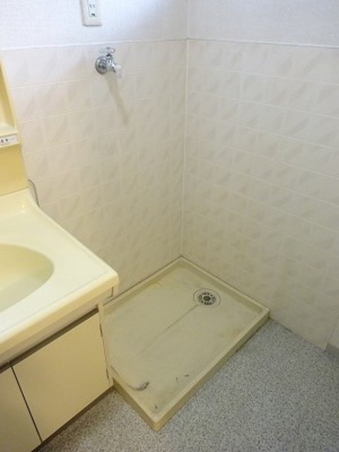 アーバンライフ津福【10,000円キャッシュバック対象物件】の洗面所|ゆったりとスペースのある洗面所